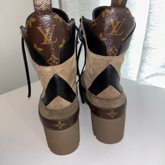 Authentic Louis Vuitton Laureate Platform Desert Boot. - Picture 3 of 7